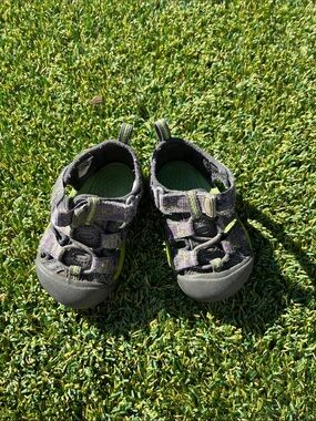 Toddler Keen sandals size 4 Kids Gray and Green